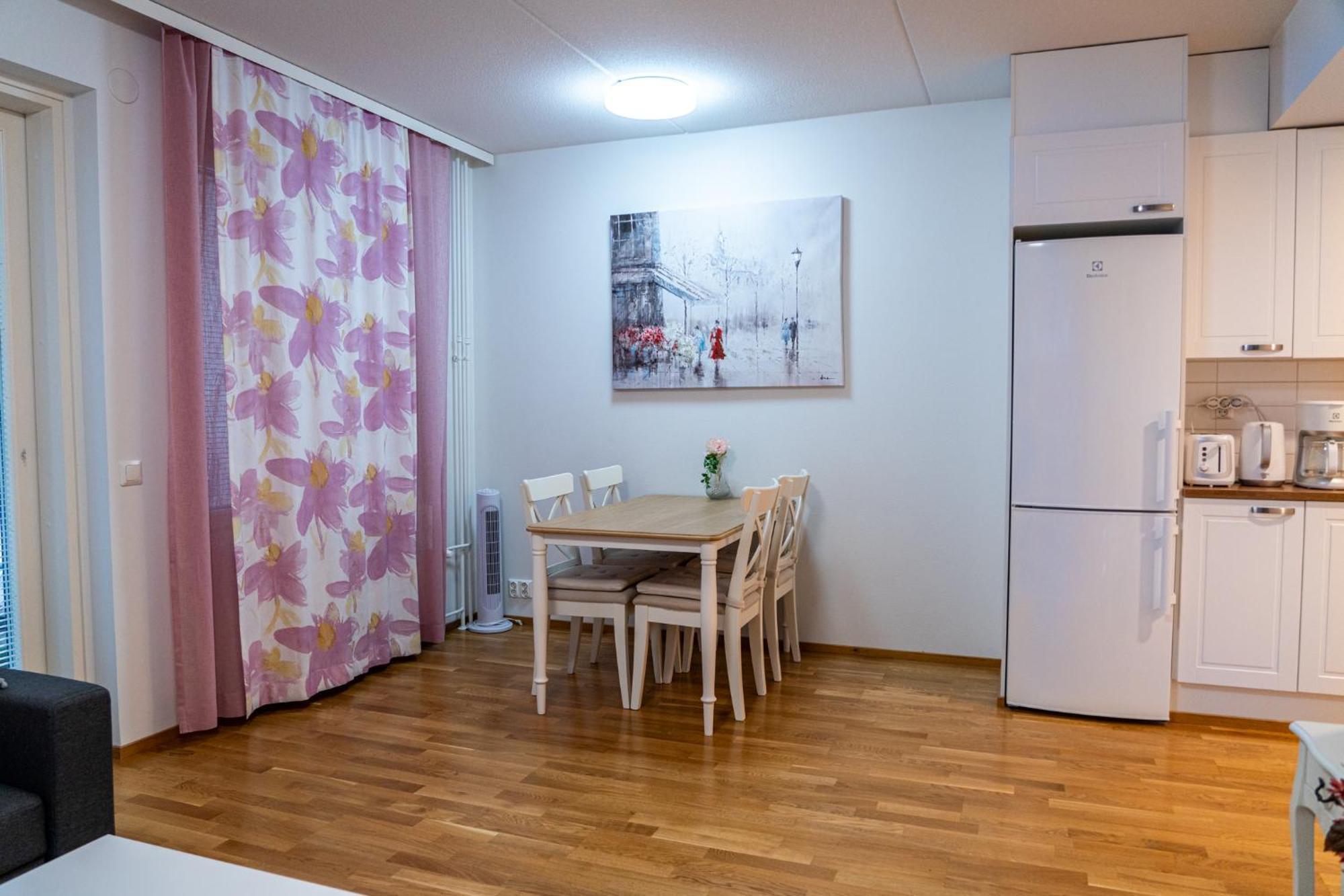 Apartamento Kaksio Helsingissae Hyvien Kulkuyhteyksien Varrella Helsinki Exterior foto