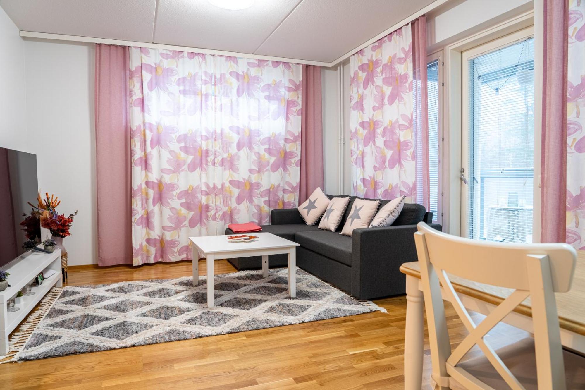 Apartamento Kaksio Helsingissae Hyvien Kulkuyhteyksien Varrella Helsinki Exterior foto